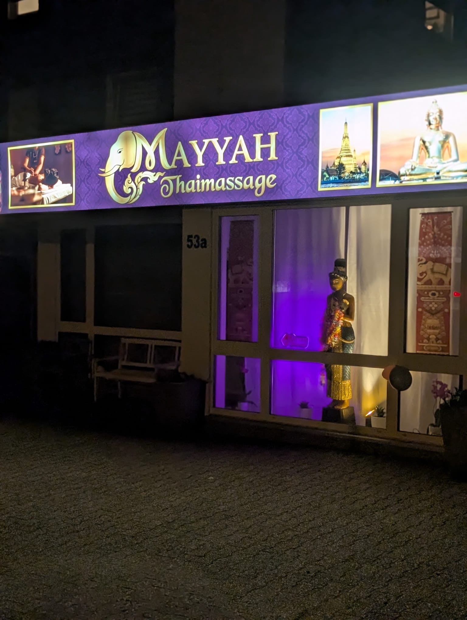 Luxuriöse Atmosphäre im Studio Mayyah Thaimassage